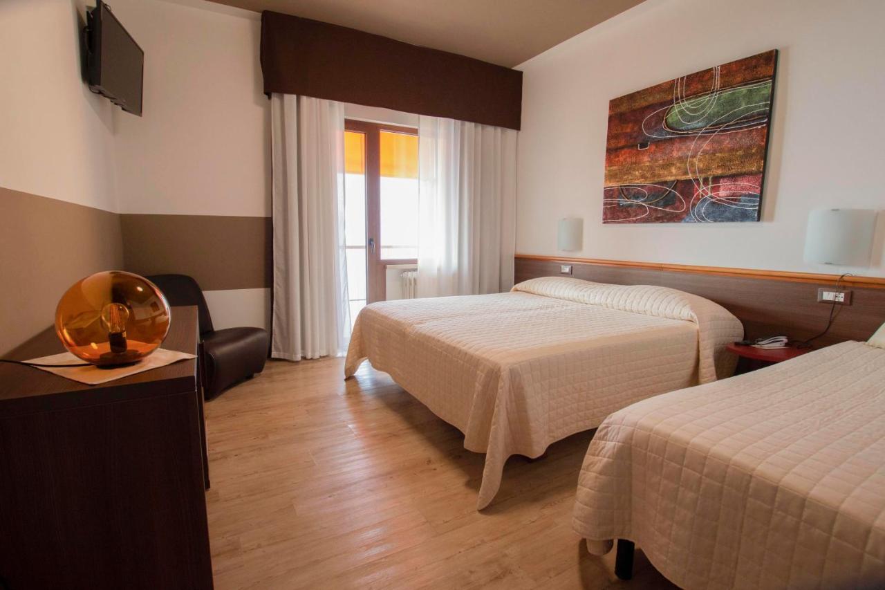 Hotel San Zeno San Zeno di Montagna Exterior photo